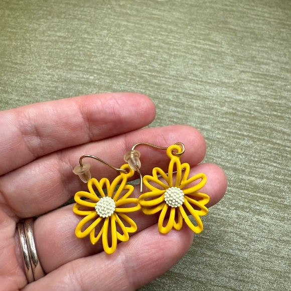 Yellow Daisy Earrings - Picture 2 of 3